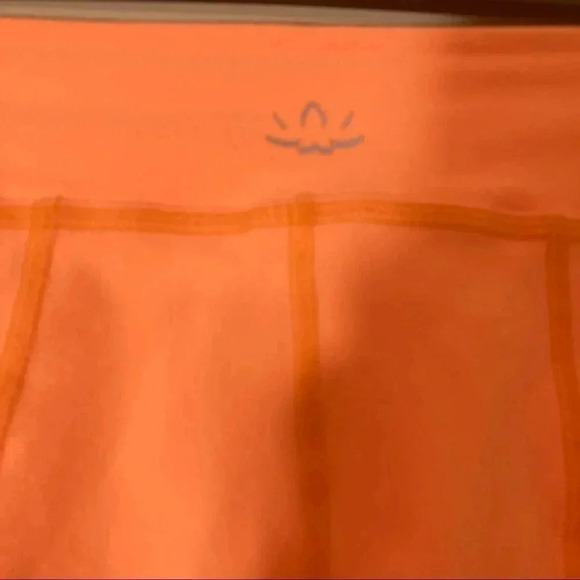 Beyond Yoga neon orange leggings - Picture 3 of 5